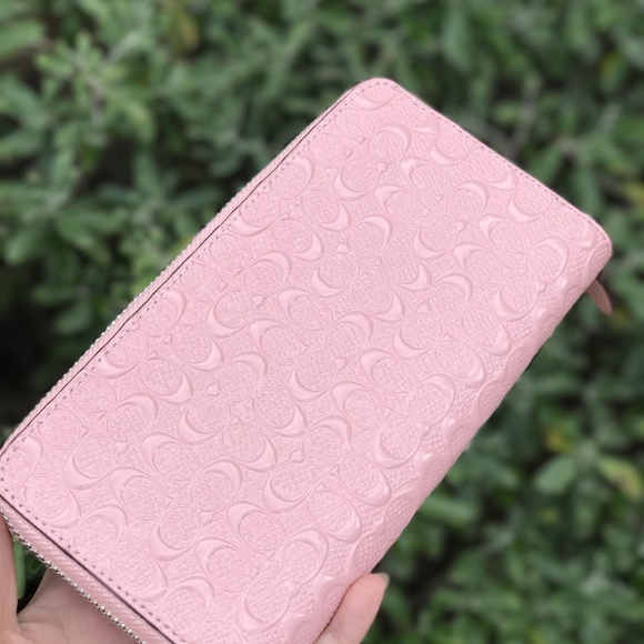 COACH  Accordian Zip Wallet  Pink Signature Leathe - Picture 4 of 5